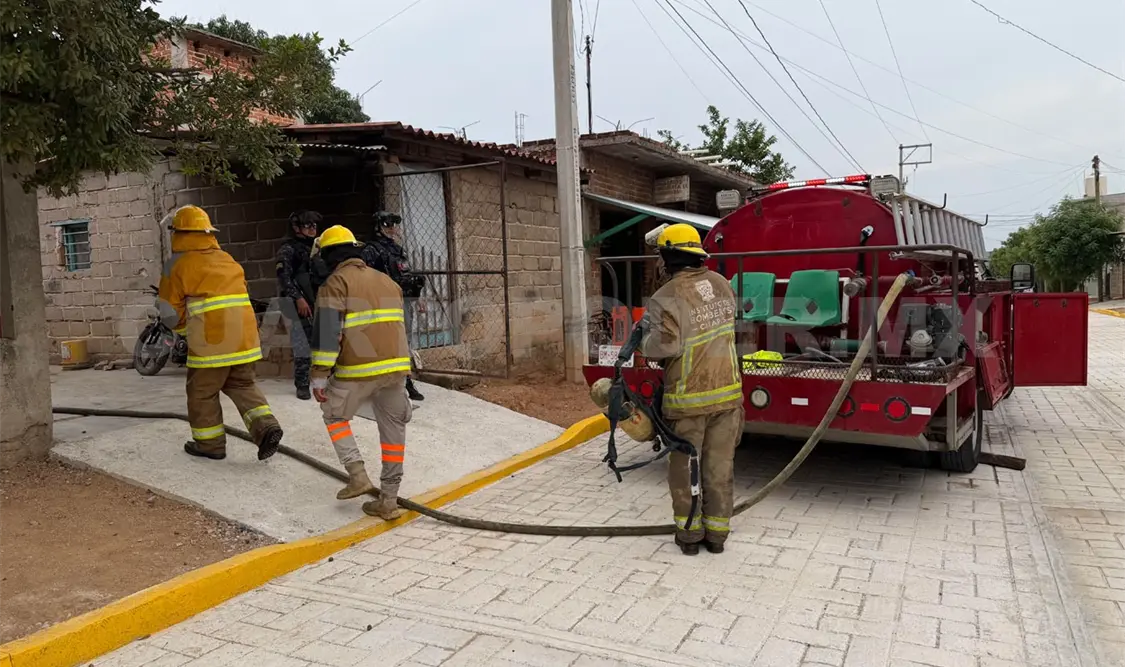 Los bomberos fueron requeridos en el lugar para combatir las llamas. Osman Toledo / CP