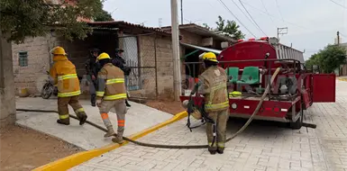 Incendio deja p&eacute;rdidas en una vivienda