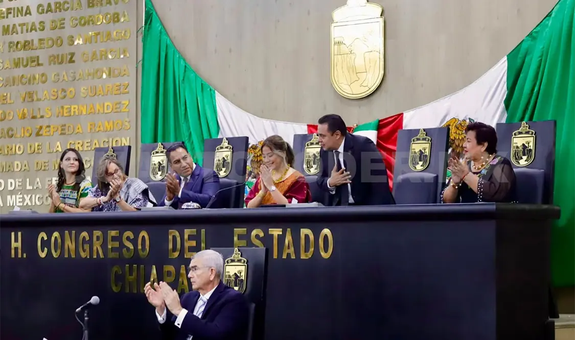 Atestigua Guillén entrega de Medalla Rosario Castellanos