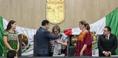 Mal&uacute; M&iacute;cher recibe Medalla Rosario Castellanos 2026