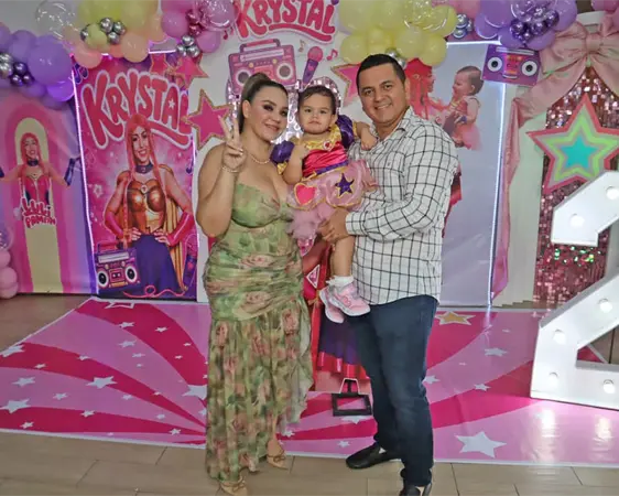 ¡Kristal ya tiene dos años! ¡Kristal ya tiene dos años!
