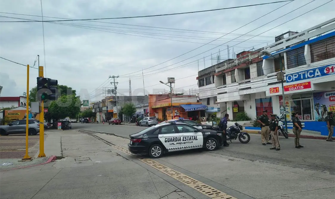 Restringieron el paso a los curiosos y peatones en lo que se hacían cargo de la situación. Jesús Cruz / CP