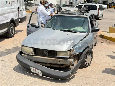 Por presunto corte de circulación, se estrellan en cruce Por presunto corte de circulación, se estrellan en cruce