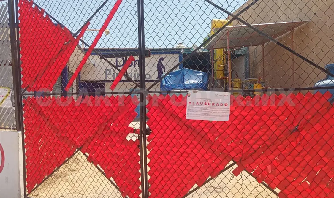 El negocio apareció con los sellos de clausura. Noel Vázquez/CP