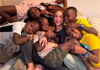 Shakira convive con los Ghetto Kids