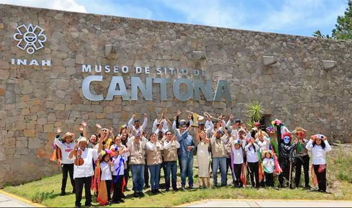 Trabajadores del sitio patrimonial recibieron la copa del torneo virtual. Cortesía