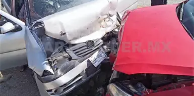 Colisión frontal en la vía a San Cristóbal Colisión frontal en la vía a San Cristóbal