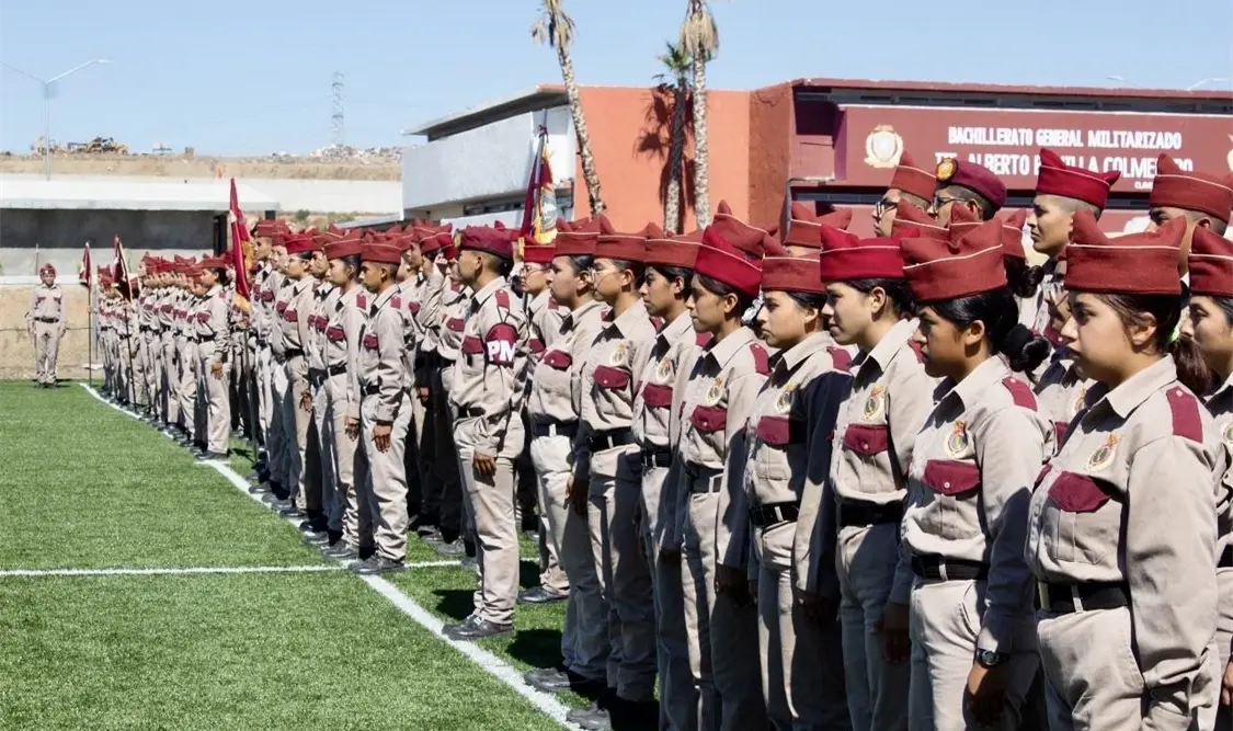 Delgado reconoce problema legal de escuelas militarizadas y anuncia cambios. Cortesía