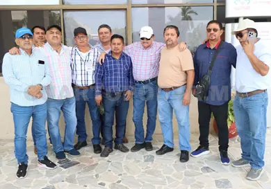 Transportistas piden inclusi&oacute;n en obra insignia del gobierno