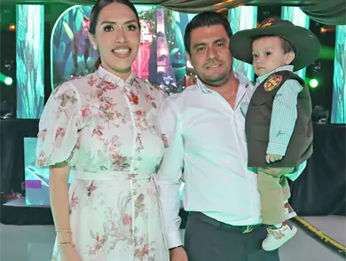 Jorge cumple un a&ntilde;o y recibe el bautismo
