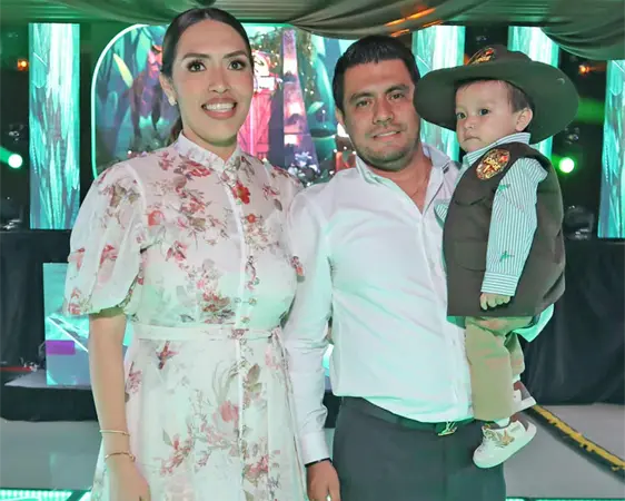 Jorge cumple un año y recibe el bautismo Jorge cumple un año y recibe el bautismo
