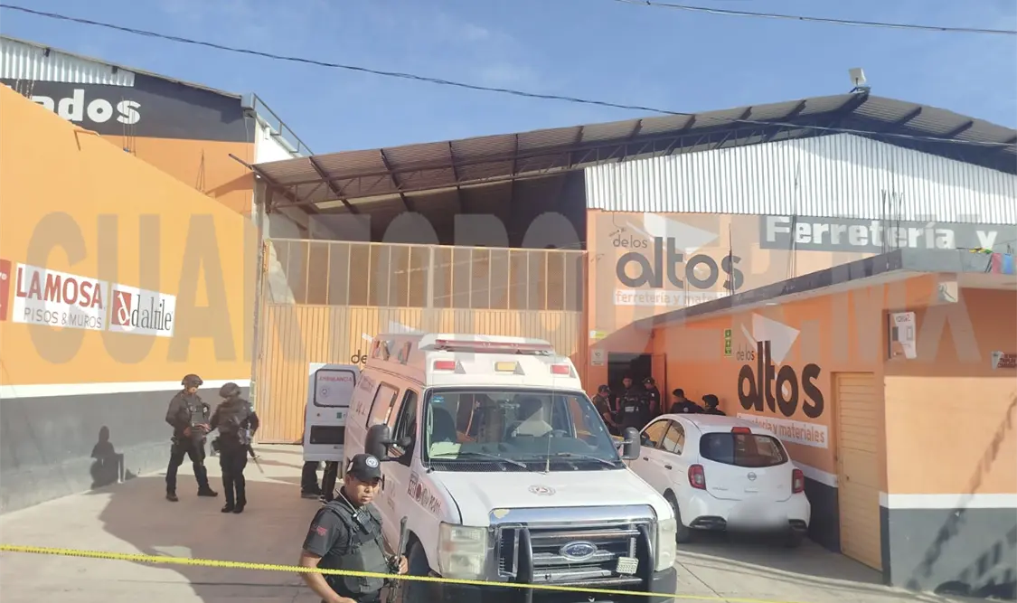 Detienen a dos presuntos asaltantes; aseguran armas