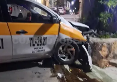 Intenta robar un taxi, pero se accidenta Intenta robar un taxi, pero se accidenta