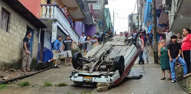 Taxi no puede subir calle con pendiente Taxi no puede subir calle con pendiente