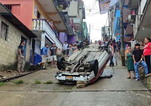 Taxi no puede subir calle con pendiente Taxi no puede subir calle con pendiente