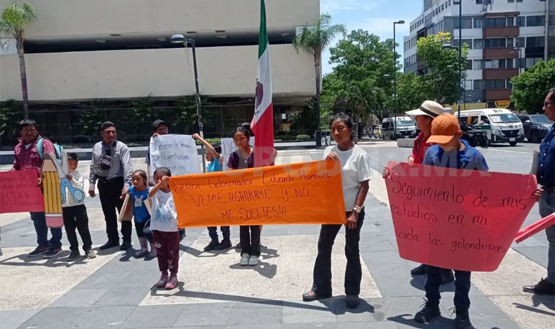 Los manifestantes subrayaron que esta decisión vulnera el interés superior de la niñez. CP