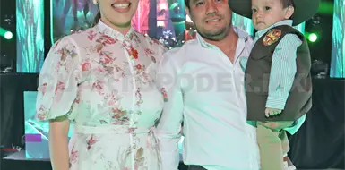 Jorge cumple un año y recibe el bautismo Jorge cumple un año y recibe el bautismo