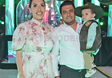 Jorge cumple un año y recibe el bautismo Jorge cumple un año y recibe el bautismo