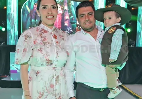 Jorge cumple un a&ntilde;o y recibe el bautismo