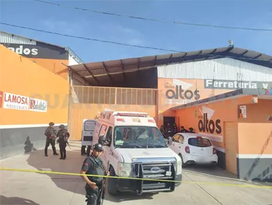 Presuntos asaltantes son detenidos; aseguran armas Presuntos asaltantes son detenidos; aseguran armas