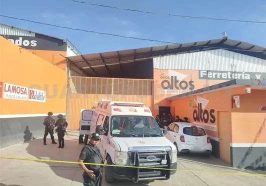 Presuntos asaltantes son detenidos; aseguran armas Presuntos asaltantes son detenidos; aseguran armas