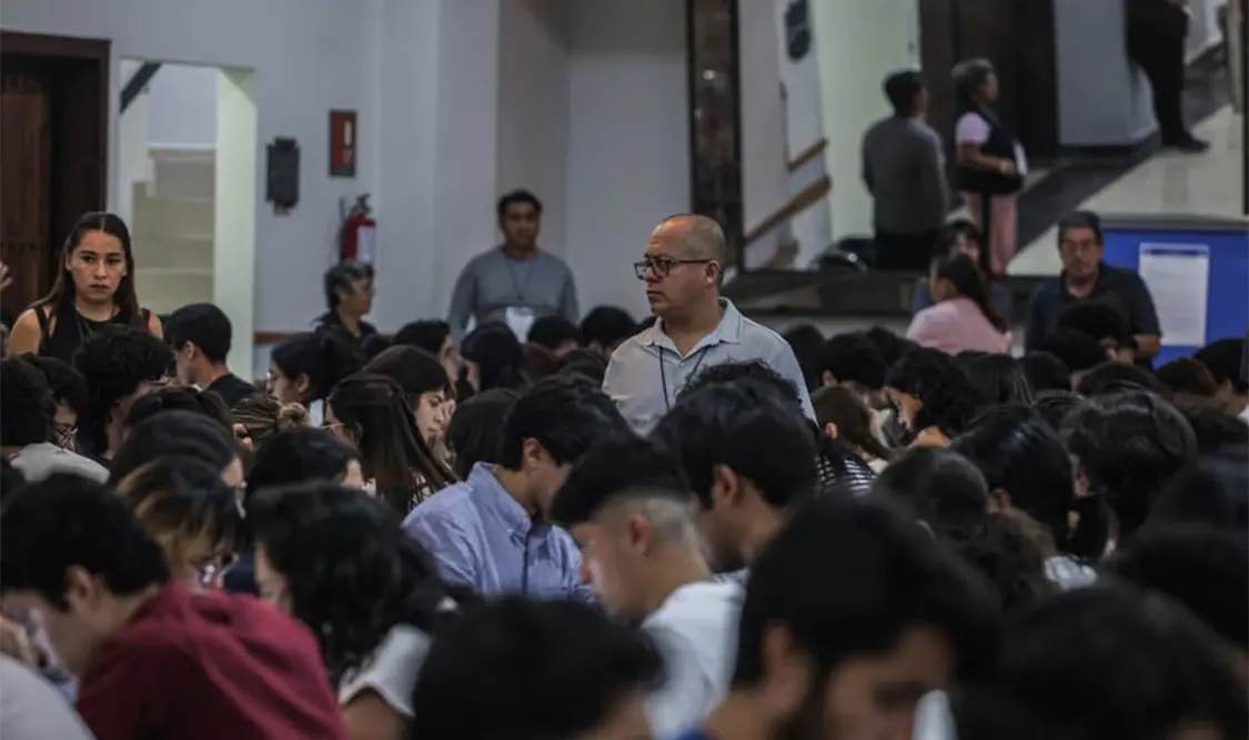 Presentan aspirantes examen presencial