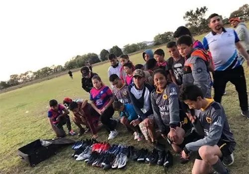 Equipo infantil de futbol llega a M&eacute;xico tras sismo