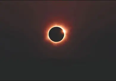Eclipse solar cautiva a miles de personas