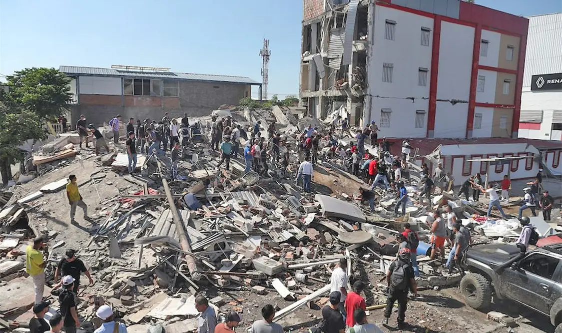 Miles de rescatistas trabajan en edificios colapsados. Cortesía