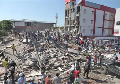 Confirman al menos 239 muertos por terremoto Confirman al menos 239 muertos por terremoto