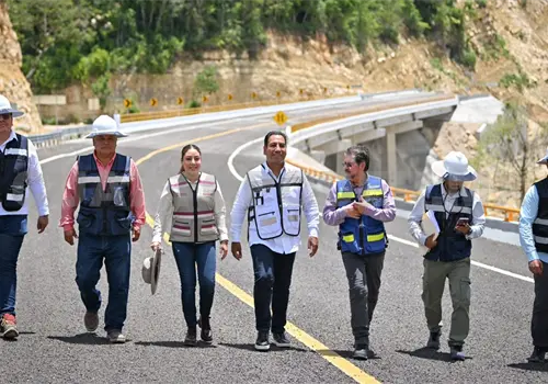 Supervisan construcción de carretera Palenque-Ocosingo Supervisan construcción de carretera Palenque-Ocosingo