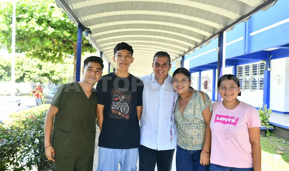 El alcalde visitó la Facultad de Ciencias Químicas de la Unach. Cortesía