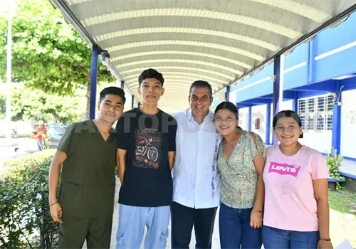 Yamil Melgar reconoce a jóvenes Yamil Melgar reconoce a jóvenes