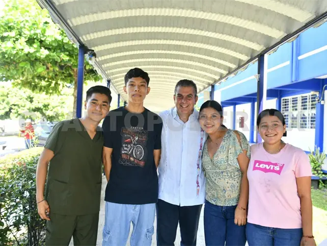 Yamil Melgar reconoce a j&oacute;venes
