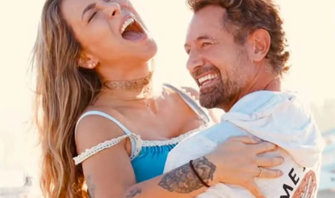 Gabriel Soto presume a su novia