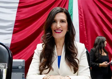 Tras pleito, Rabad&aacute;n da jal&oacute;n de orejas a diputados