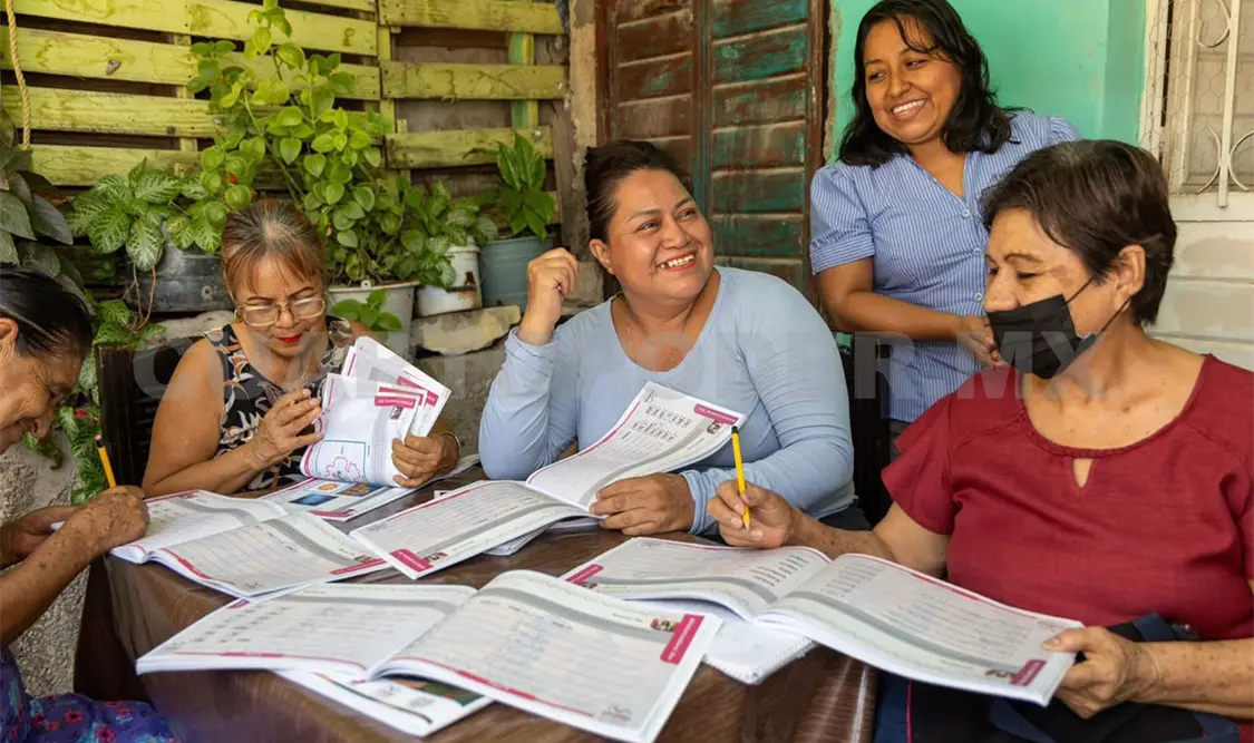 Doña Bertha Dominga y su nuera, Carolina Jiménez, encontraron en la educación una meta compartida. Cortesía