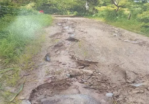 Camino a Iglesia Vieja en muy malas condiciones