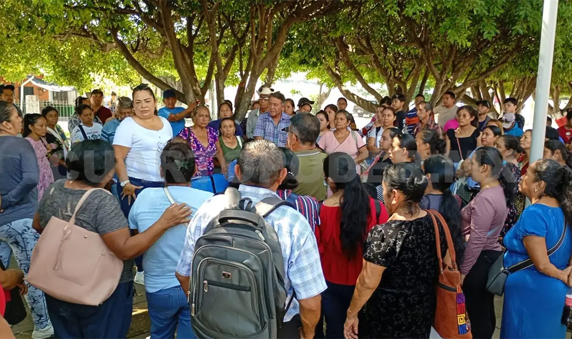 Se llevó a cabo una asamblea en el parque de la colonia 5 de Febrero. Rafael Victorio / CP