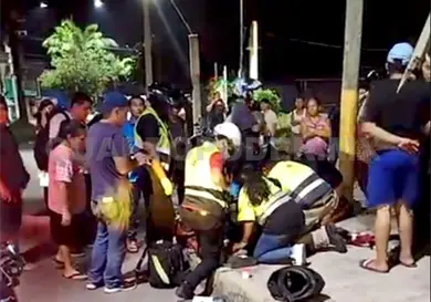 Pierde varios dientes al impactar en un poste Pierde varios dientes al impactar en un poste