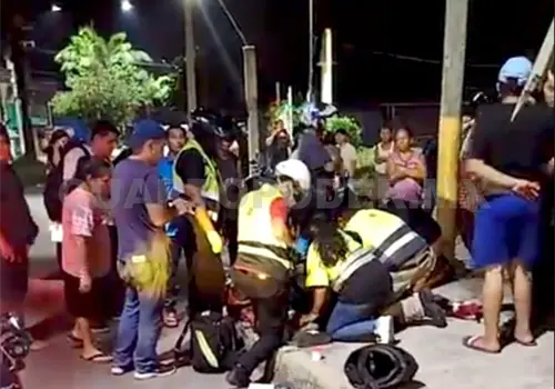 Pierde varios dientes al impactar en un poste