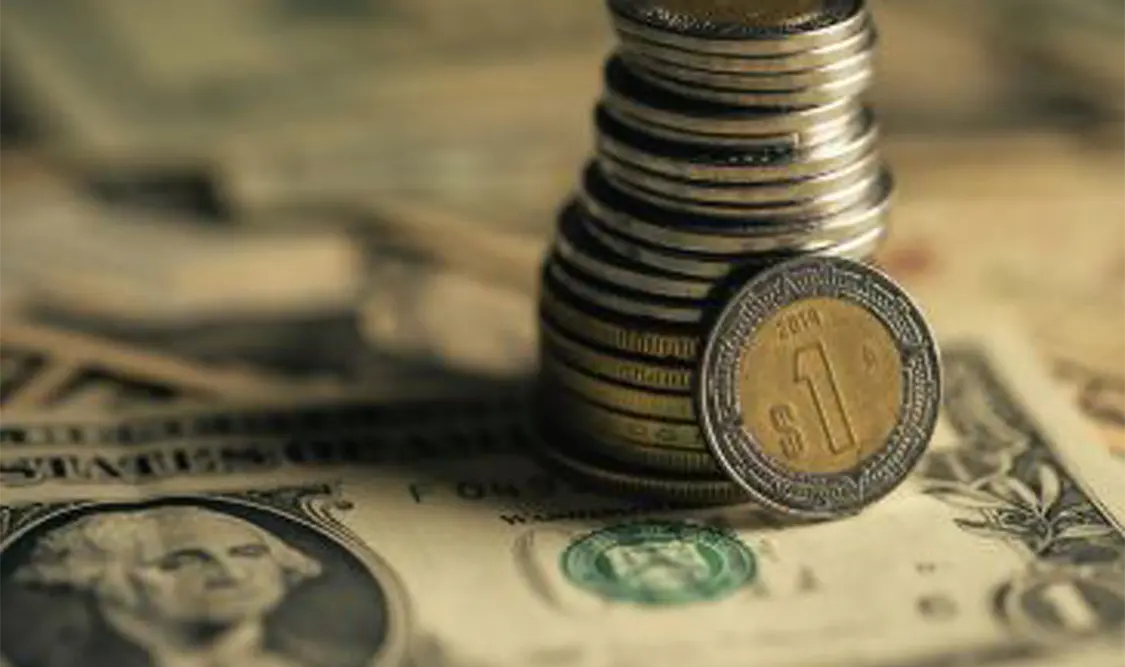 Superpeso rompe el piso de 17 unidades por dólar