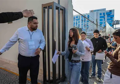 El 53.3 % de aspirantes convocados no asisten El 53.3 % de aspirantes convocados no asisten