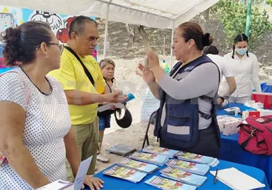 Llevan campa&ntilde;a Retos en Salud a las colonias