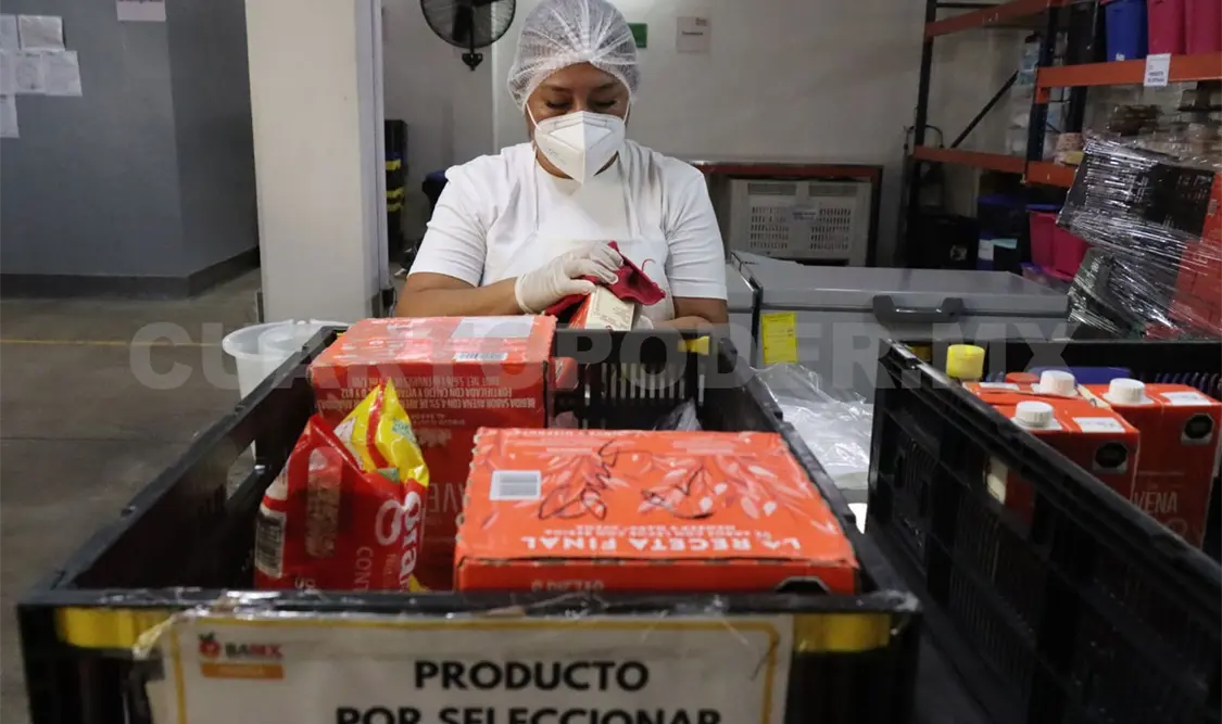 Despensa quincenal con lo necesario para la alimentación de las familias. Diego Pérez / CP