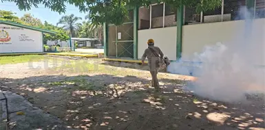 Fumigan escuelas antes del inicio de clases Fumigan escuelas antes del inicio de clases