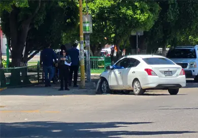 Asesinan a un par de hombres frente al Palacio de Gobierno Asesinan a un par de hombres frente al Palacio de Gobierno