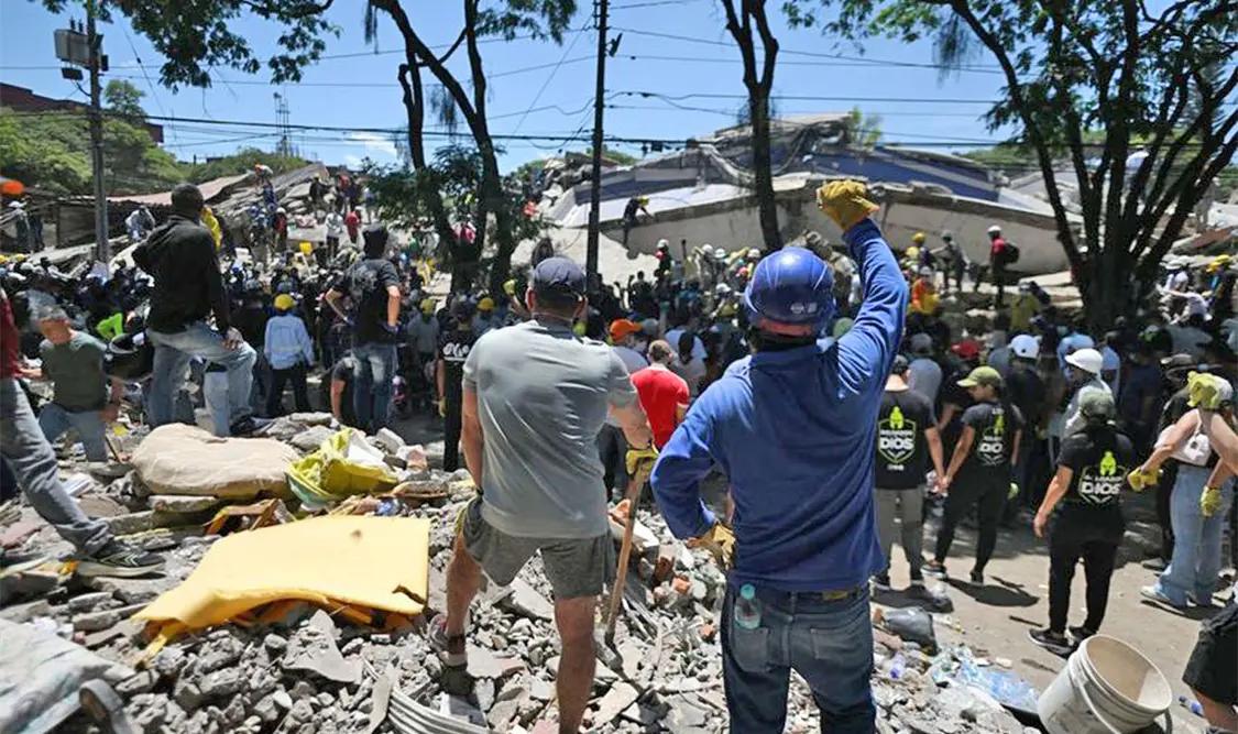 La cifra de fallecidos continúa creciendo tras sismo. Cortesía