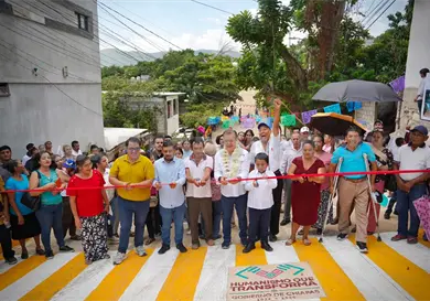 Paco Chac&oacute;n inaugura la primera Calle Humanista