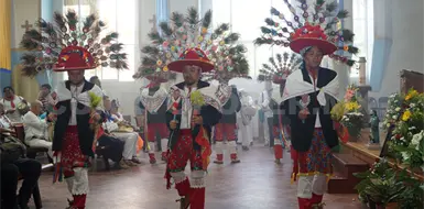Bailan zoques a San Roque en la capital chiapaneca